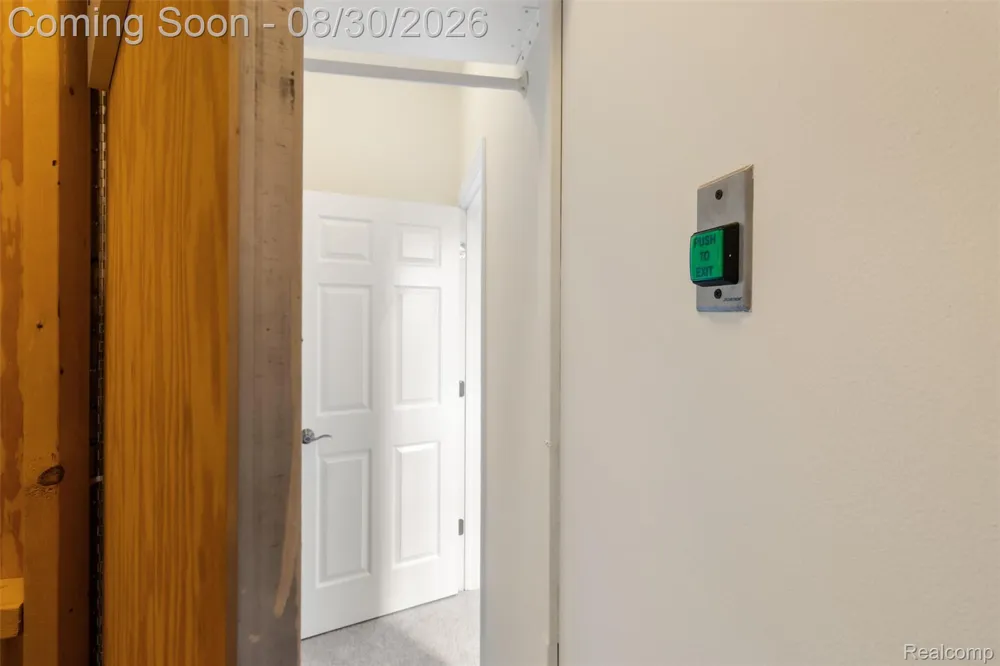 5593 Warrenshire Drive West Bloomfield Charter Township, MI 48322