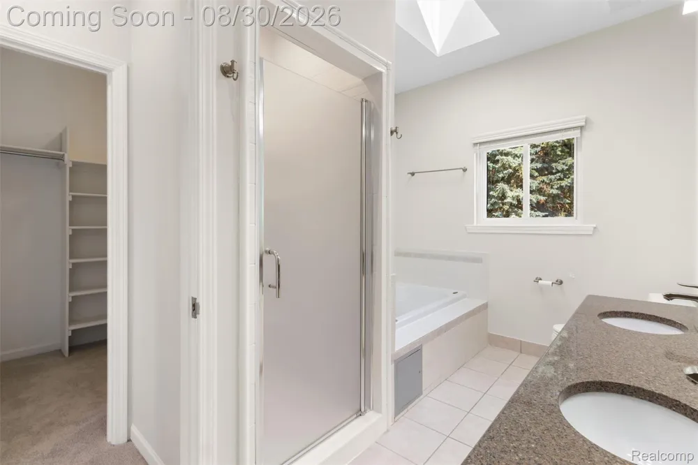 5593 Warrenshire Drive West Bloomfield Charter Township, MI 48322