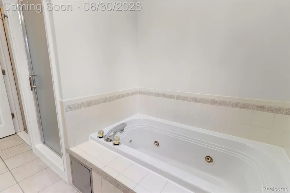5593 Warrenshire Drive West Bloomfield Charter Township, MI 48322