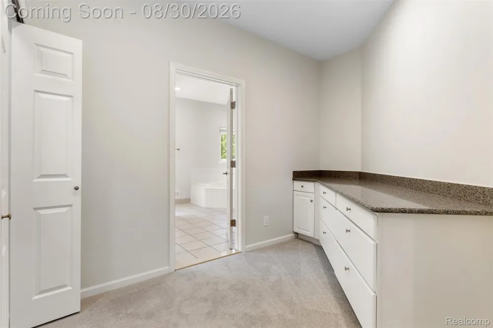 5593 Warrenshire Drive West Bloomfield Charter Township, MI 48322
