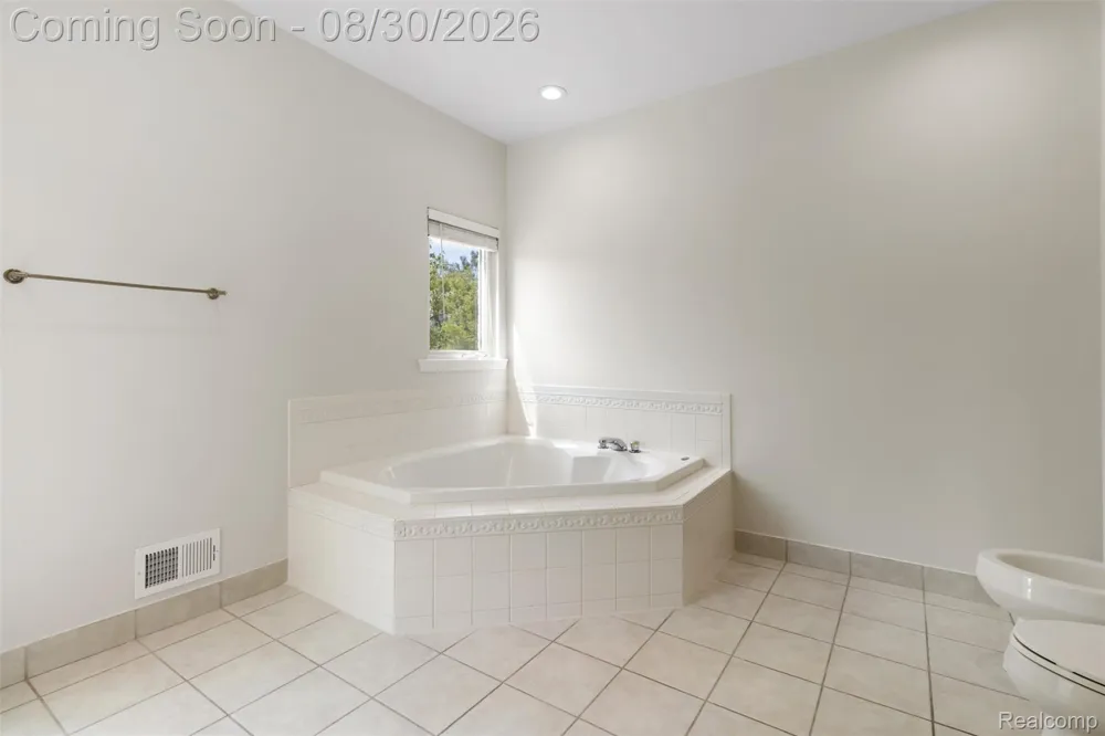 5593 Warrenshire Drive West Bloomfield Charter Township, MI 48322