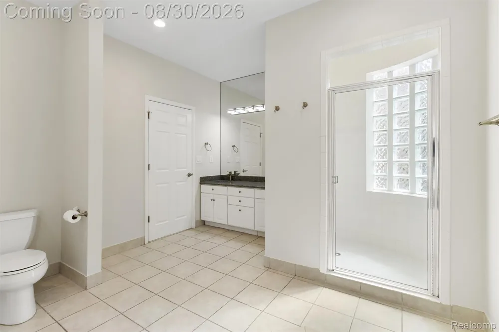 5593 Warrenshire Drive West Bloomfield Charter Township, MI 48322