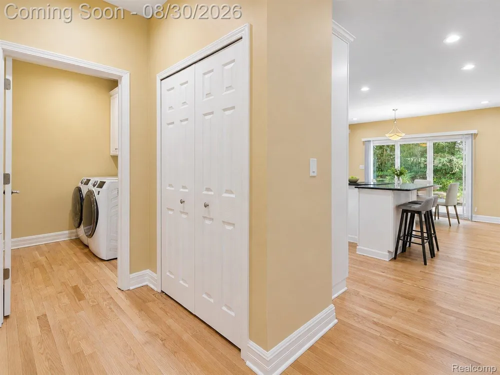 5593 Warrenshire Drive West Bloomfield Charter Township, MI 48322