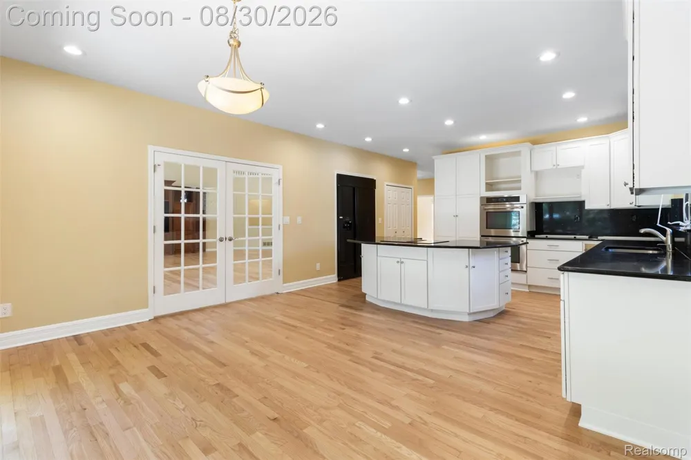 5593 Warrenshire Drive West Bloomfield Charter Township, MI 48322