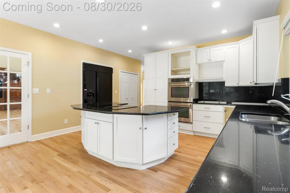 5593 Warrenshire Drive West Bloomfield Charter Township, MI 48322