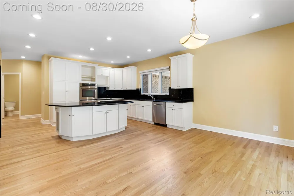 5593 Warrenshire Drive West Bloomfield Charter Township, MI 48322