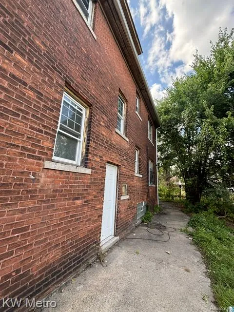 2952 Elmhurst Street Detroit City, MI 48206