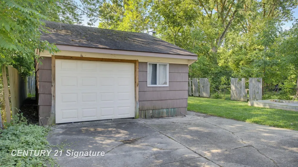 3303 W Lyndon Avenue Mt Morris City, MI 48504