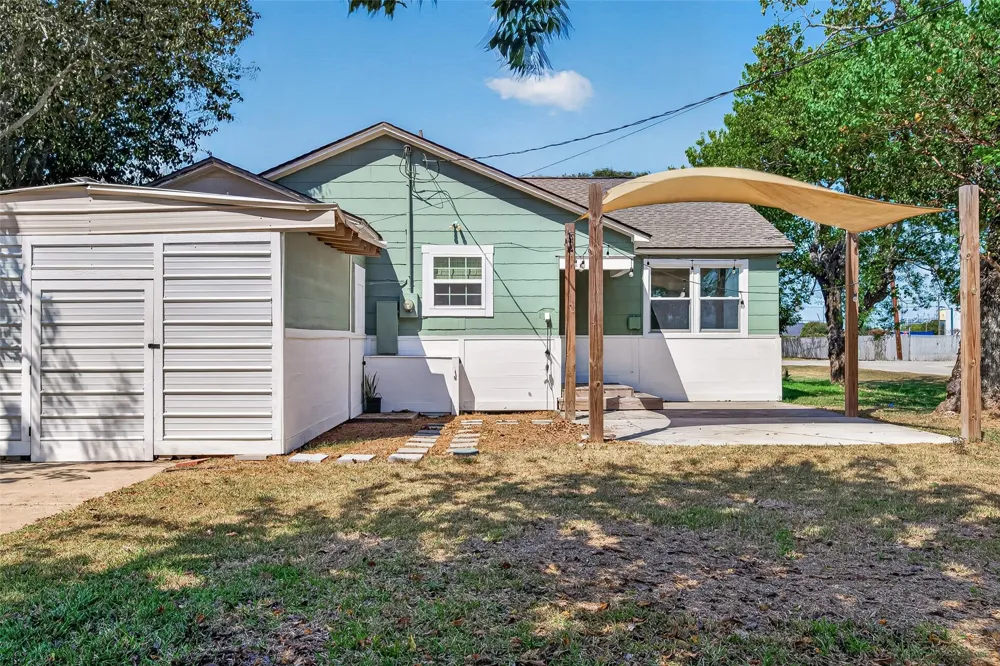 1403 Avenue F Freeport, TX 77541