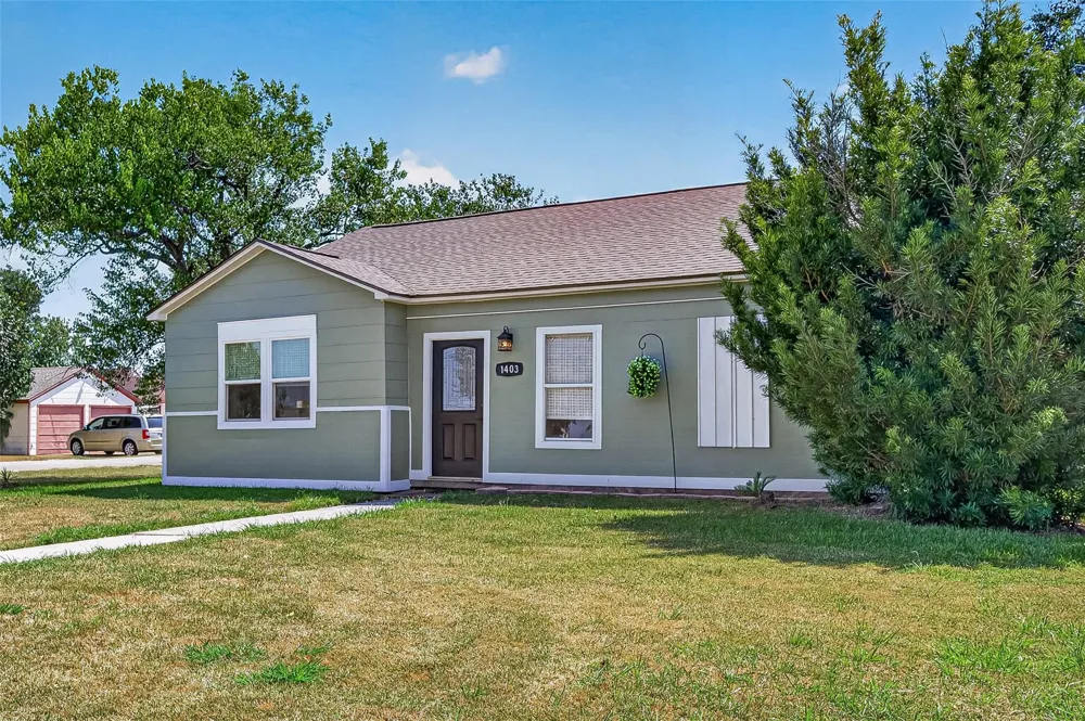 1403 Avenue F Freeport, TX 77541