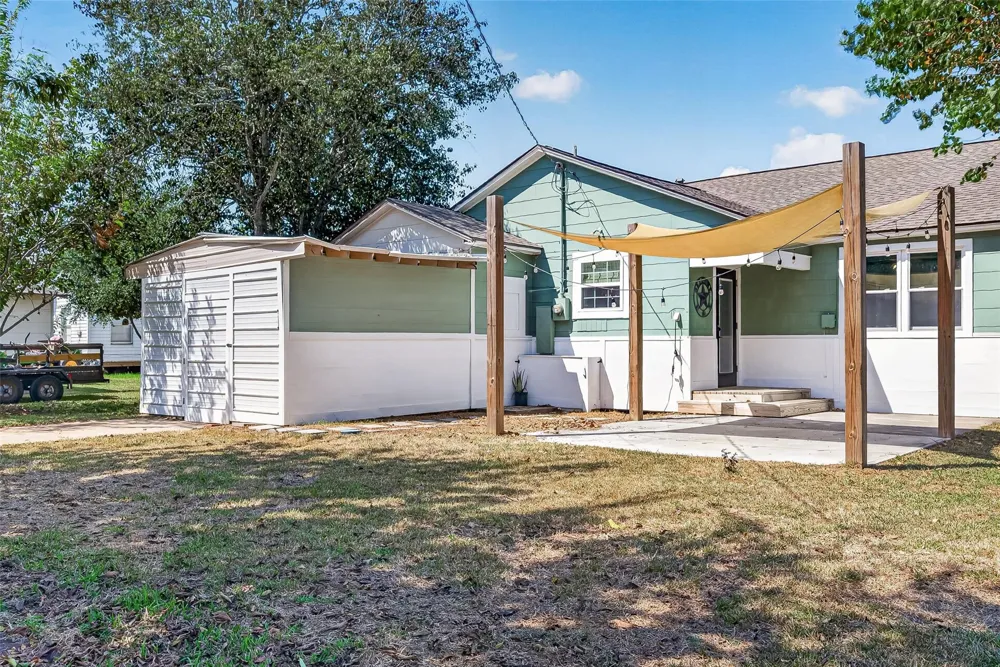 1403 Avenue F Freeport, TX 77541