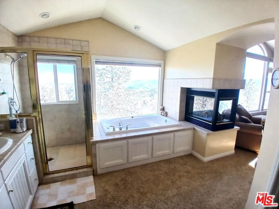 1251 Kodiak Drive Lake Arrowhead, CA 92352