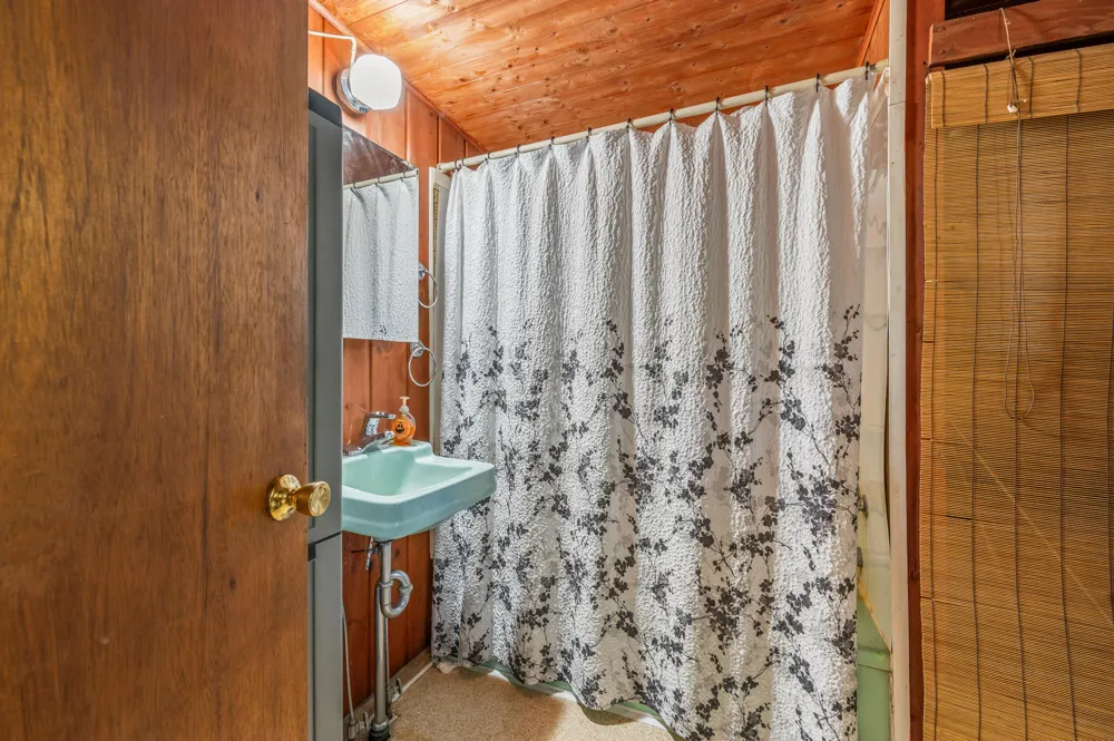 524 McLachlan Point Road Evart, MI 49631