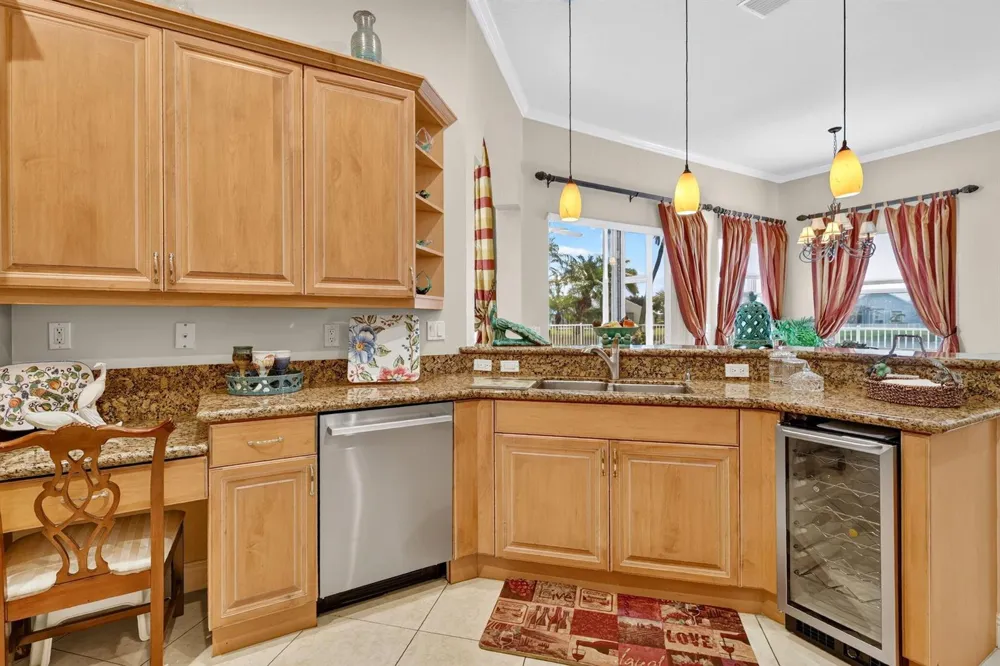 303 NW BAYSIDE COURT Port St. Lucie, FL 34986