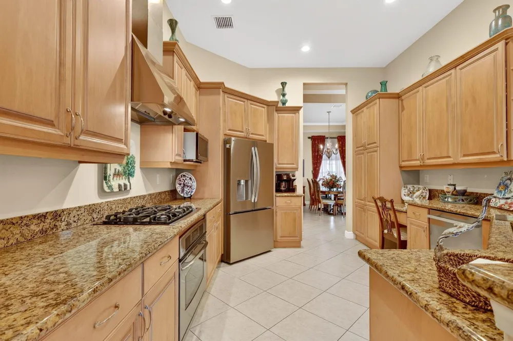 303 NW BAYSIDE COURT Port St. Lucie, FL 34986