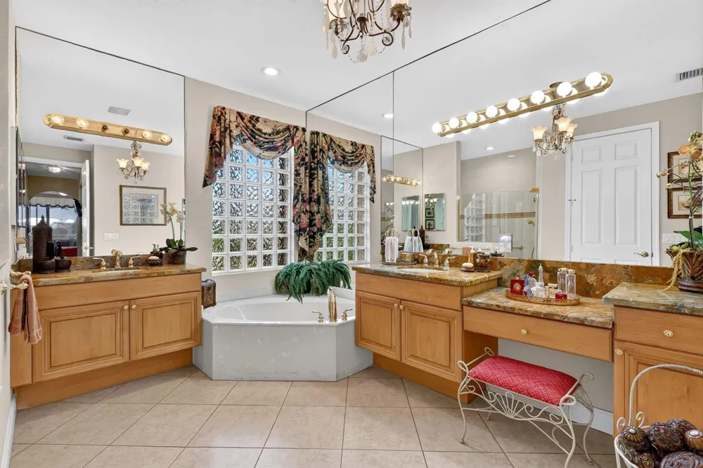 303 NW BAYSIDE COURT Port St. Lucie, FL 34986