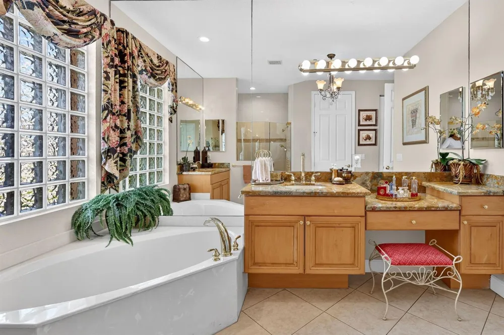 303 NW BAYSIDE COURT Port St. Lucie, FL 34986