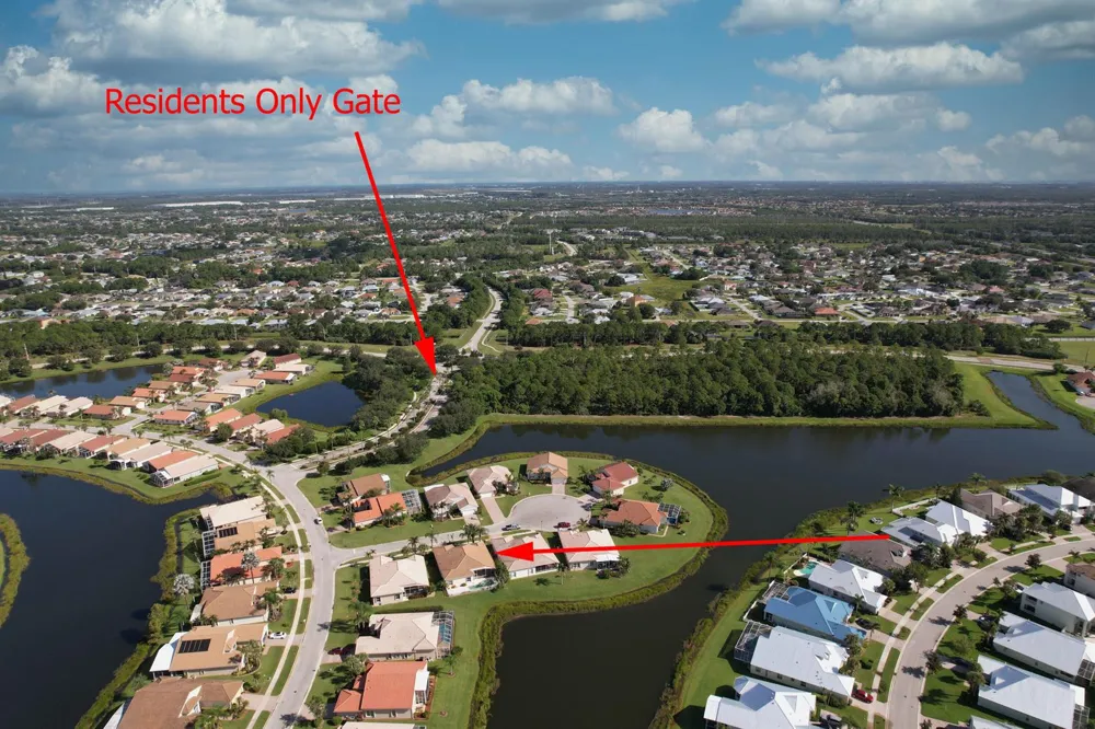 303 NW BAYSIDE COURT Port St. Lucie, FL 34986
