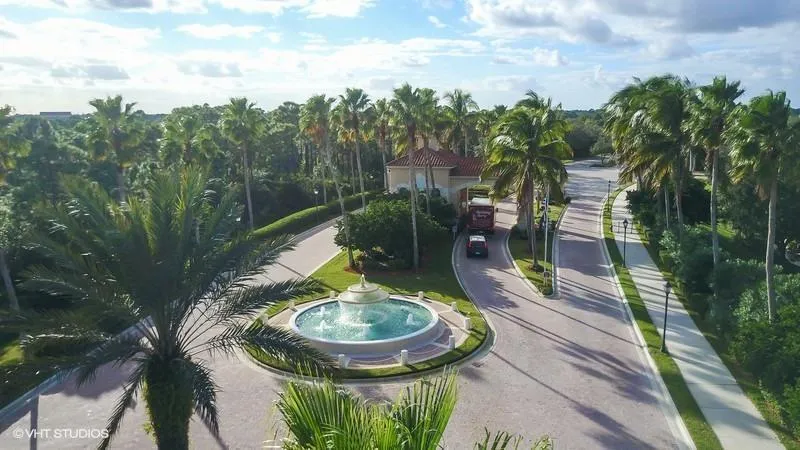 303 NW BAYSIDE COURT Port St. Lucie, FL 34986