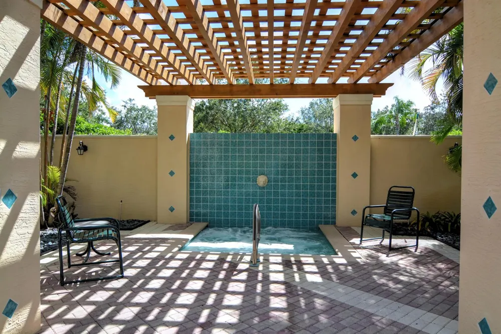 303 NW BAYSIDE COURT Port St. Lucie, FL 34986