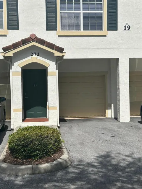 272 SE KITCHING CIRCLE