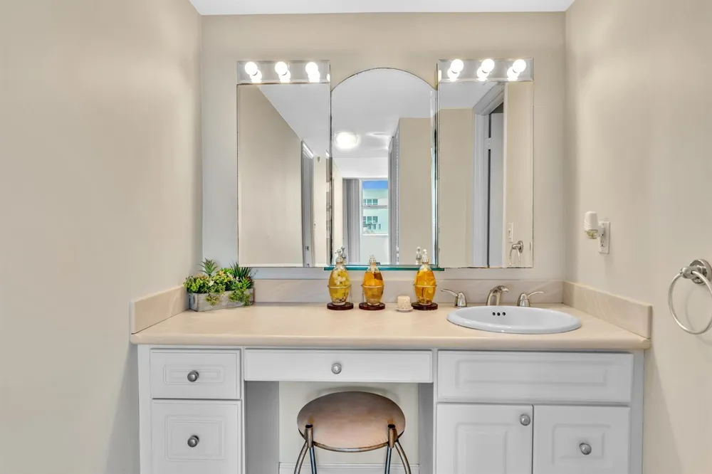 1150 HILLSBORO MILE #914 Hillsboro Beach, FL 33062