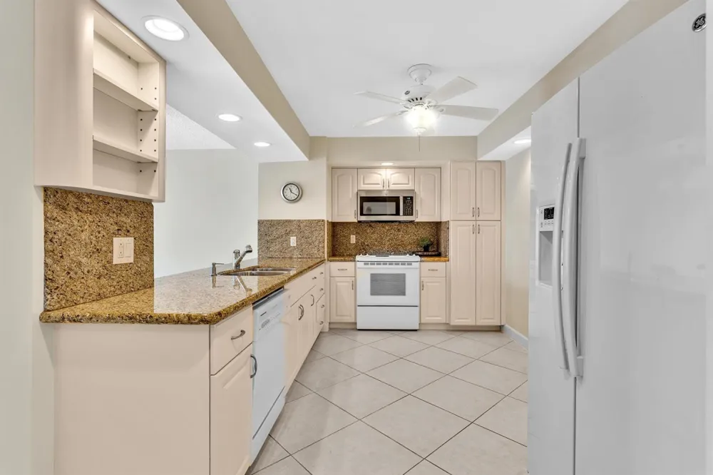 1150 HILLSBORO MILE #914 Hillsboro Beach, FL 33062