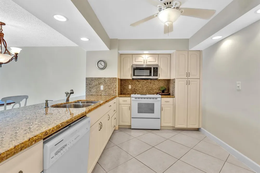 1150 HILLSBORO MILE #914 Hillsboro Beach, FL 33062