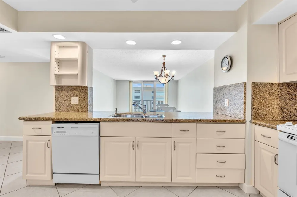 1150 HILLSBORO MILE #914 Hillsboro Beach, FL 33062