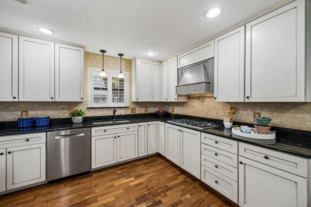 9918 Chimney Hill Lane Dallas, TX 75243