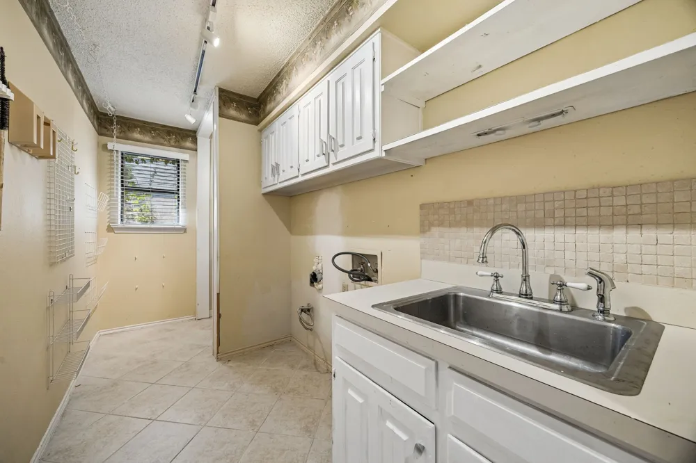 9918 Chimney Hill Lane Dallas, TX 75243