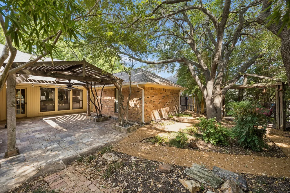 9918 Chimney Hill Lane Dallas, TX 75243