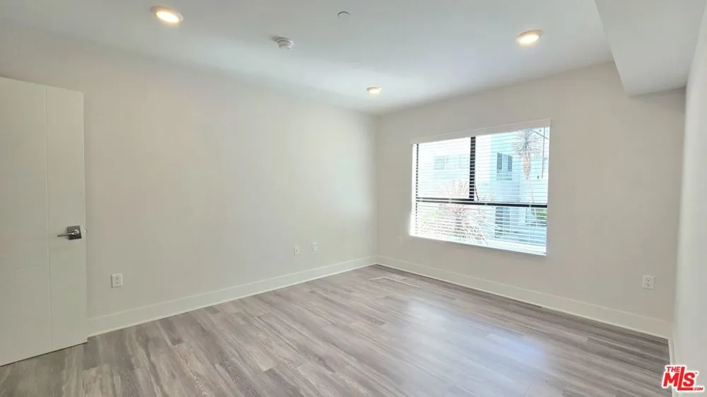 5030 Rosewood Avenue #206 Los Angeles, CA 90004