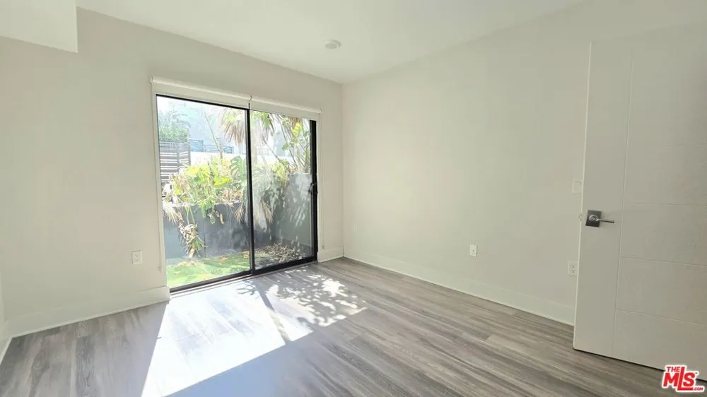 5030 Rosewood Avenue #206 Los Angeles, CA 90004