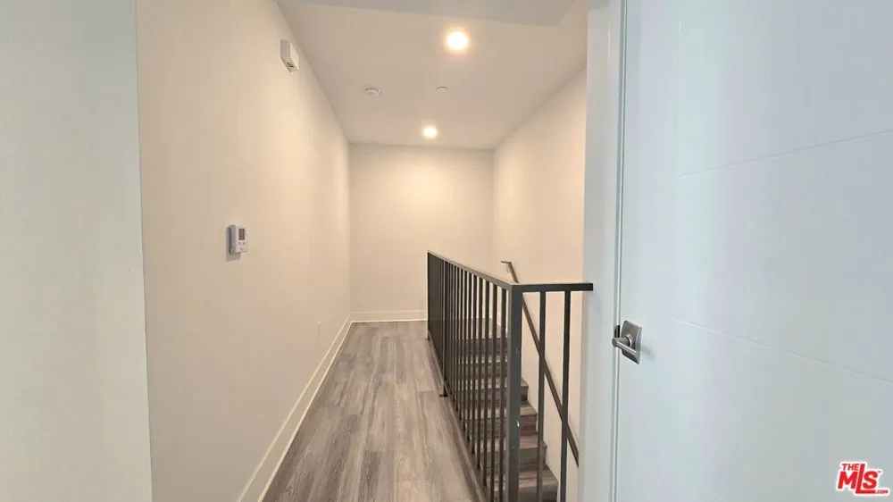5030 Rosewood Avenue #206 Los Angeles, CA 90004