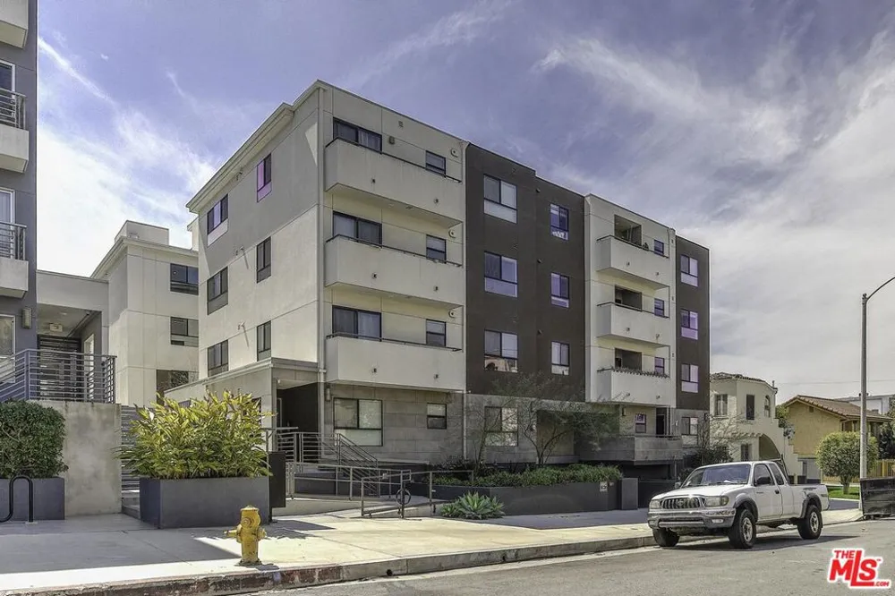 5030 Rosewood Avenue #206 Los Angeles, CA 90004