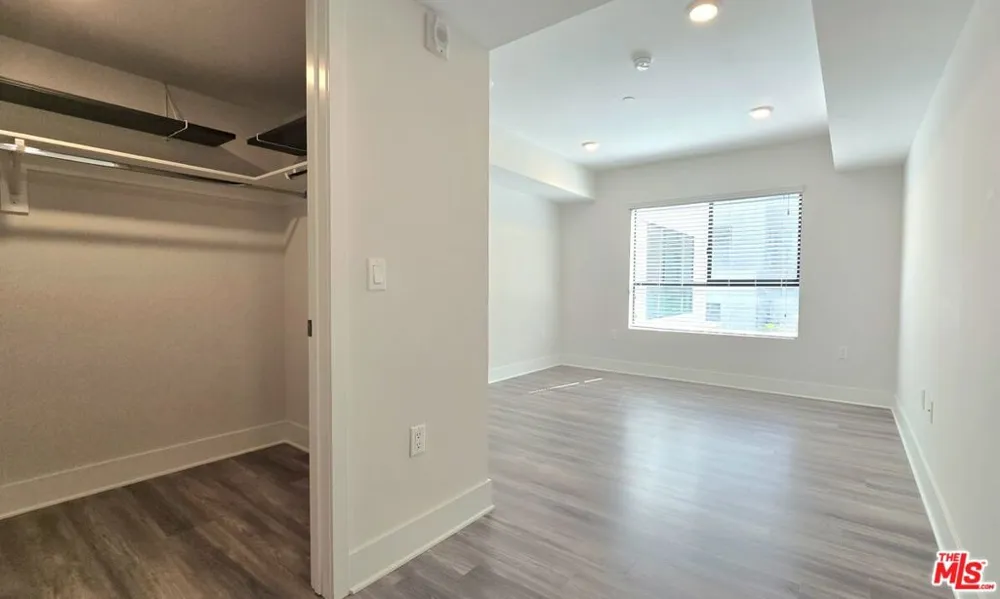 5030 Rosewood Avenue #206 Los Angeles, CA 90004