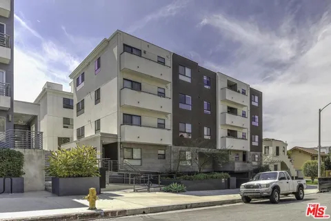 5030 Rosewood Avenue #206