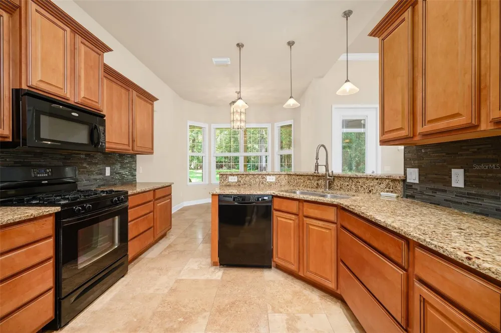 7560 WHITE OAKS ROAD Alachua, FL 32615