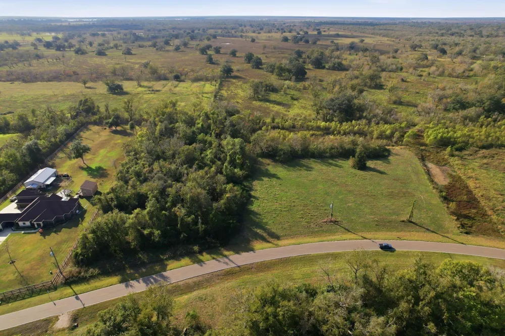 22818 Pittman Drive Angleton, TX 77515