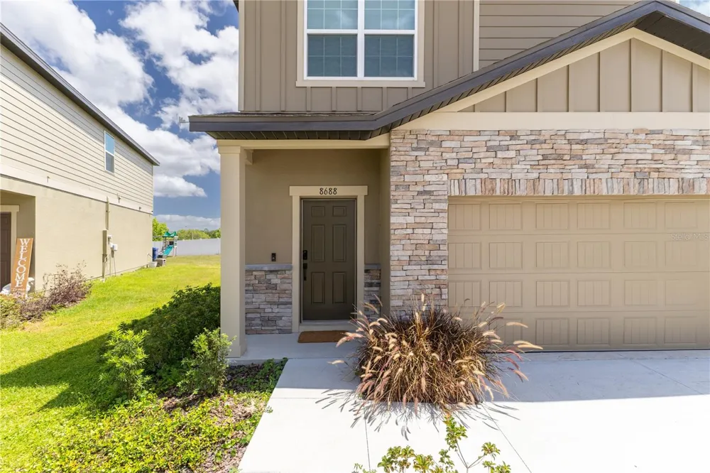8688 SPORTSMAN LOOP Groveland, FL 34736