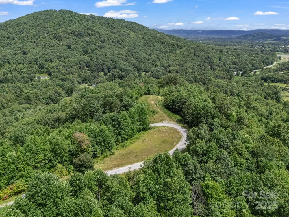 000 Climbing Road Hendersonville, NC 28792