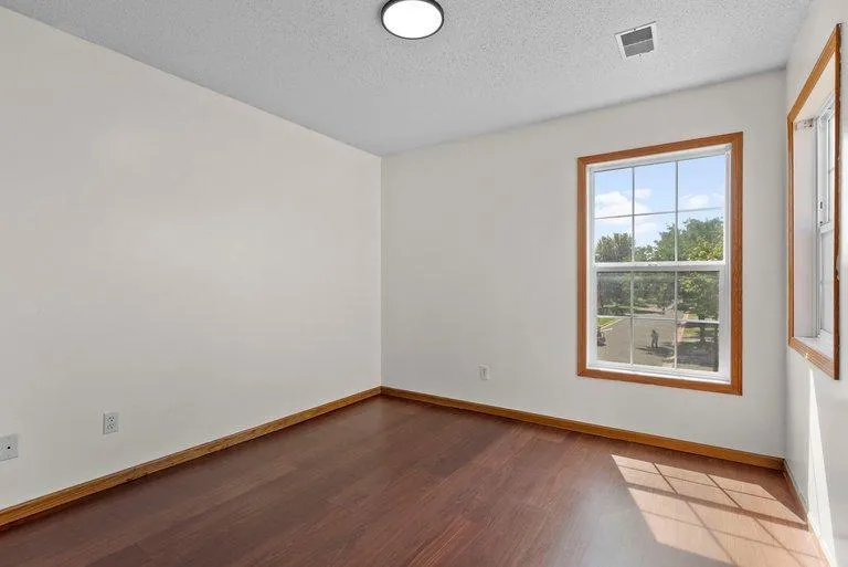 7559 Derby Lane Shakopee, MN 55379