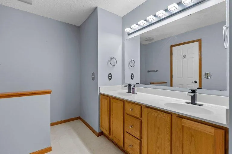 7559 Derby Lane Shakopee, MN 55379