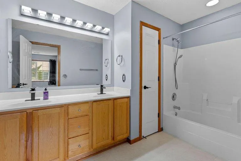 7559 Derby Lane Shakopee, MN 55379