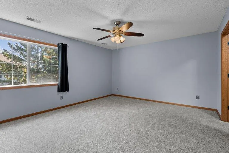 7559 Derby Lane Shakopee, MN 55379