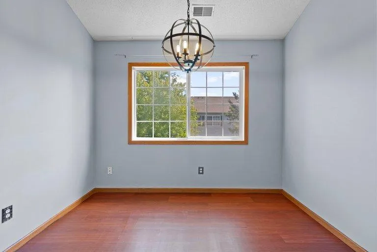 7559 Derby Lane Shakopee, MN 55379