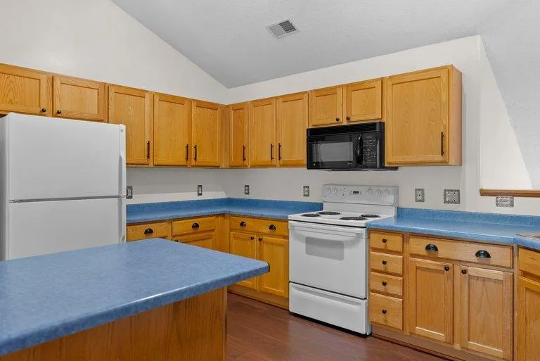 7559 Derby Lane Shakopee, MN 55379