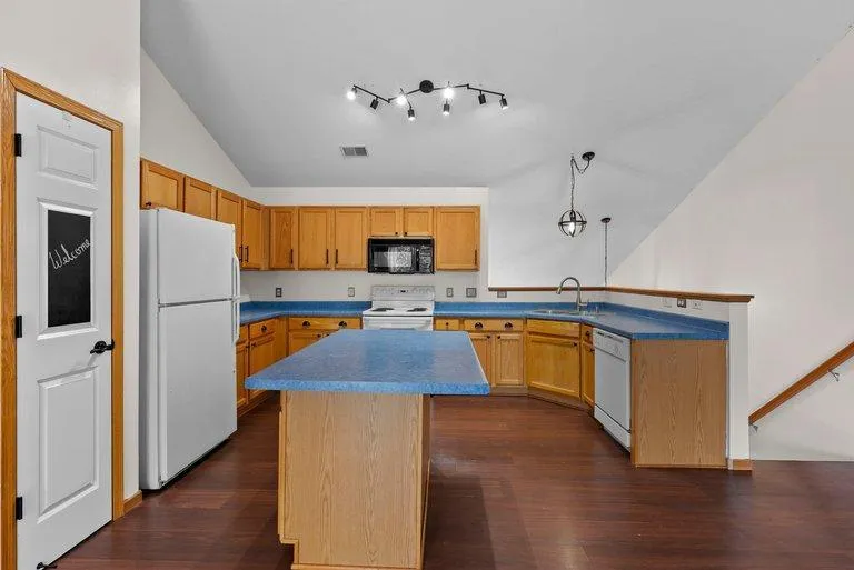 7559 Derby Lane Shakopee, MN 55379