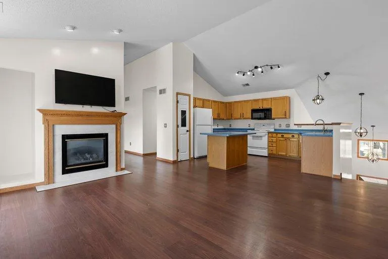 7559 Derby Lane Shakopee, MN 55379
